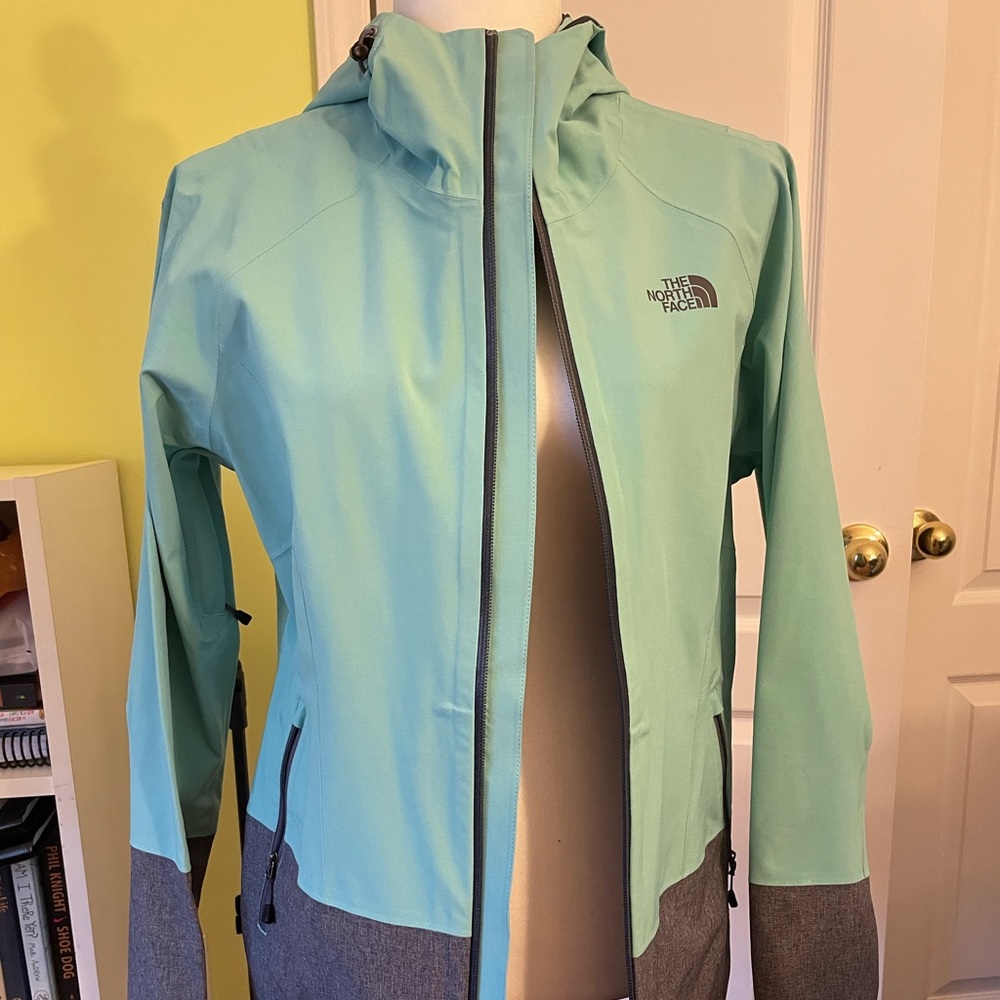 NORTHFACE HYVENT 2.5L WOMEN JACKET SIZE L